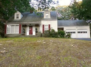 60 Woodbine Cir, Bridgeport, CT 06606