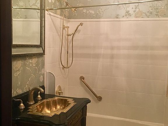 4th image of 75-24 Bell Blvd APT 6G