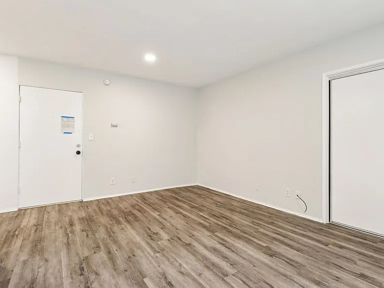 1275 Federal Ave — Photo 10