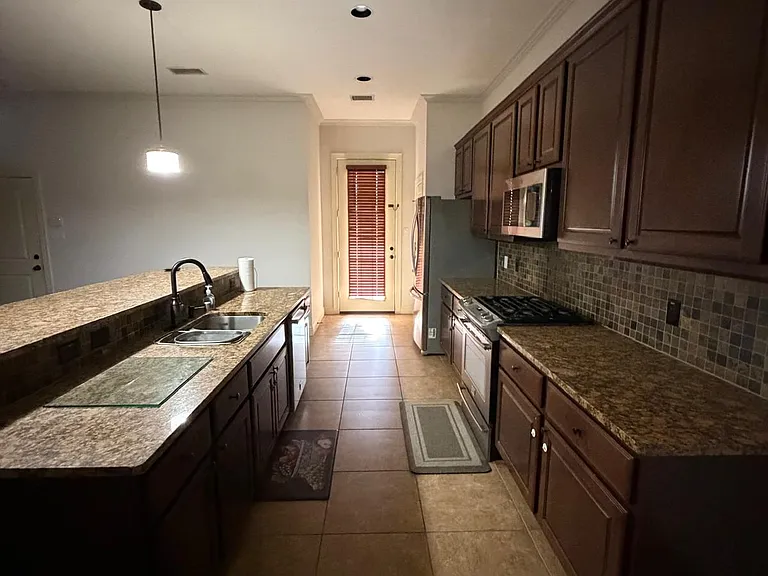10531 Steinbeck Ln — Photo 3
