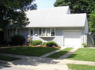 52 Oregon Ct, Syosset, NY 11791