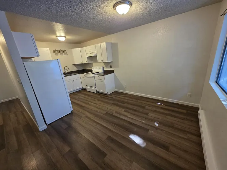 140 Lewis Ave — Photo 2