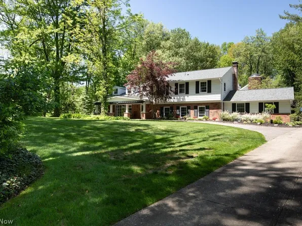 8122 Westhill Dr, Chagrin Falls, OH 44023