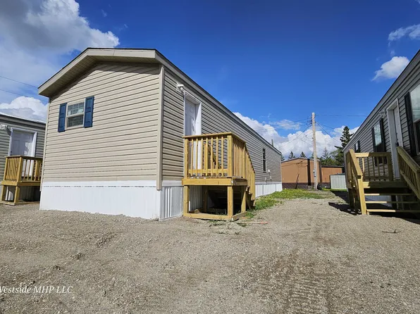 1005 3rd St NE #4, Roseau, MN 56751