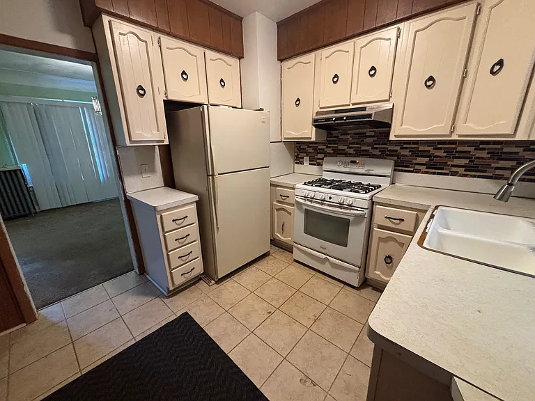 3237 Calvert St — Photo 4