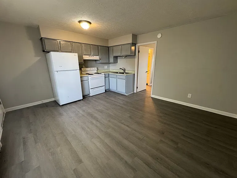 River Valley Apartments — Photo 8