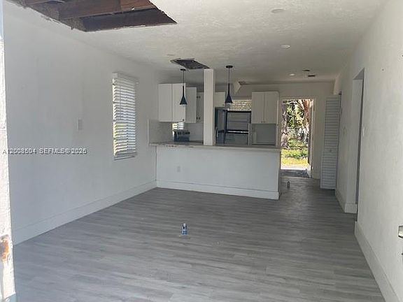 4th image of 410 NW 9th St
