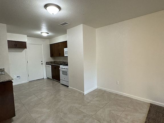 5th image of 2434-2440 W Caldwell Ave #2438