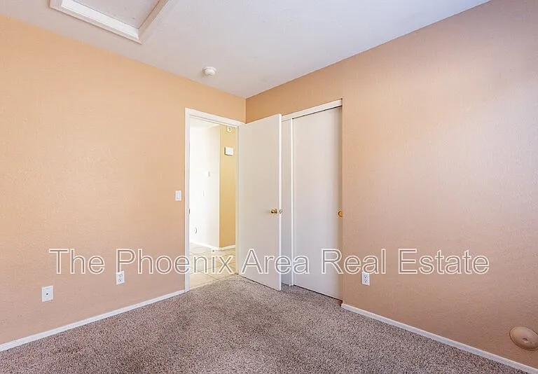 1261 N Balboa Dr — Photo 15