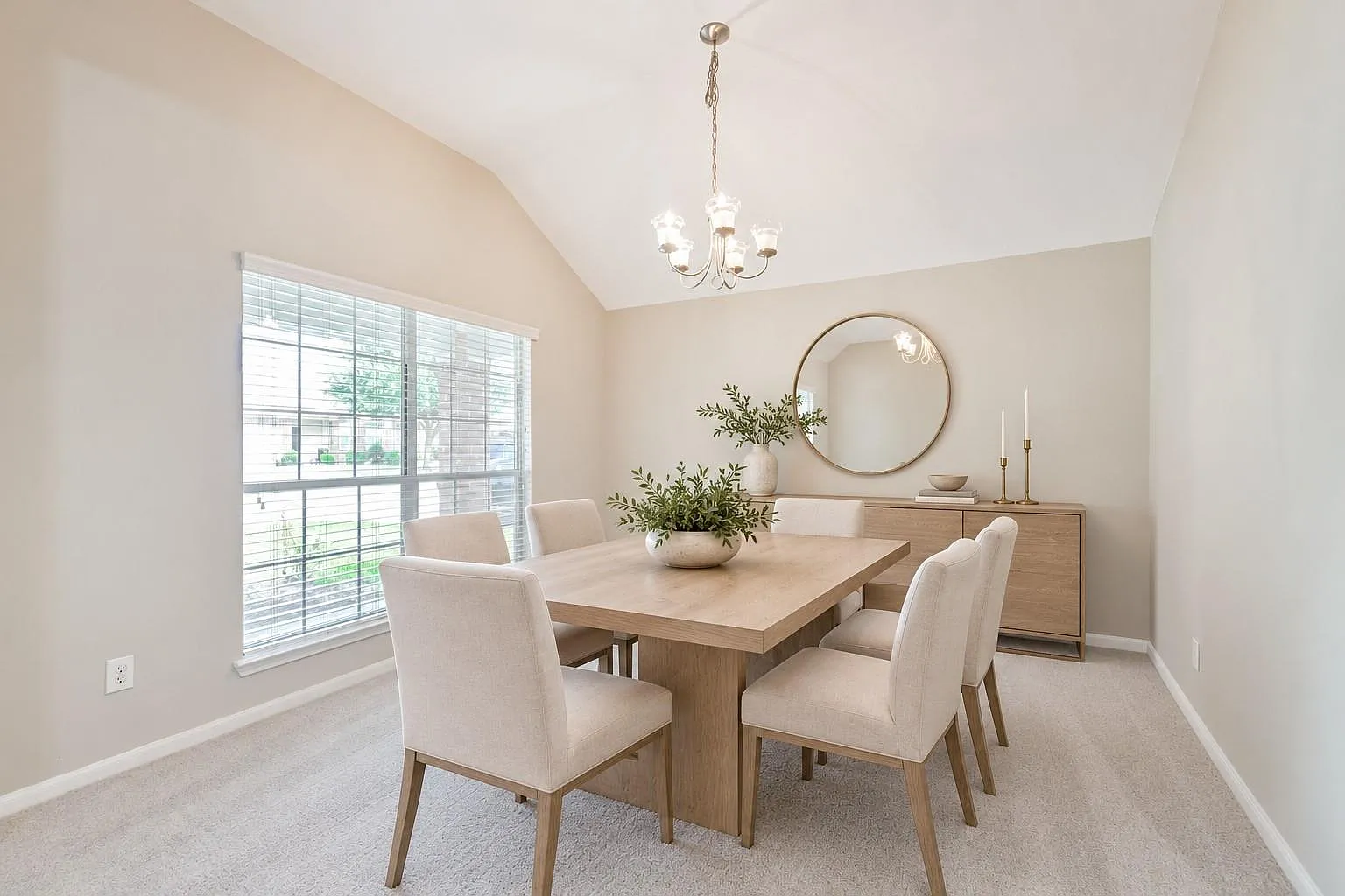 4 bed, 1990 sqft, $2,500 — Photo 2