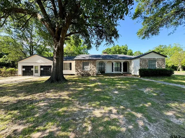 202 W Mackinnon St, Mount Pleasant, TX 75455