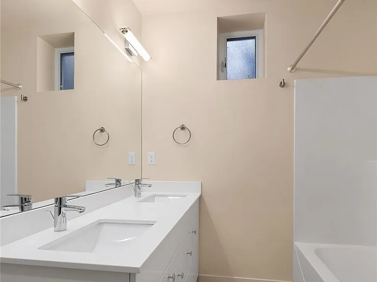 672 W Emerson St — Photo 12