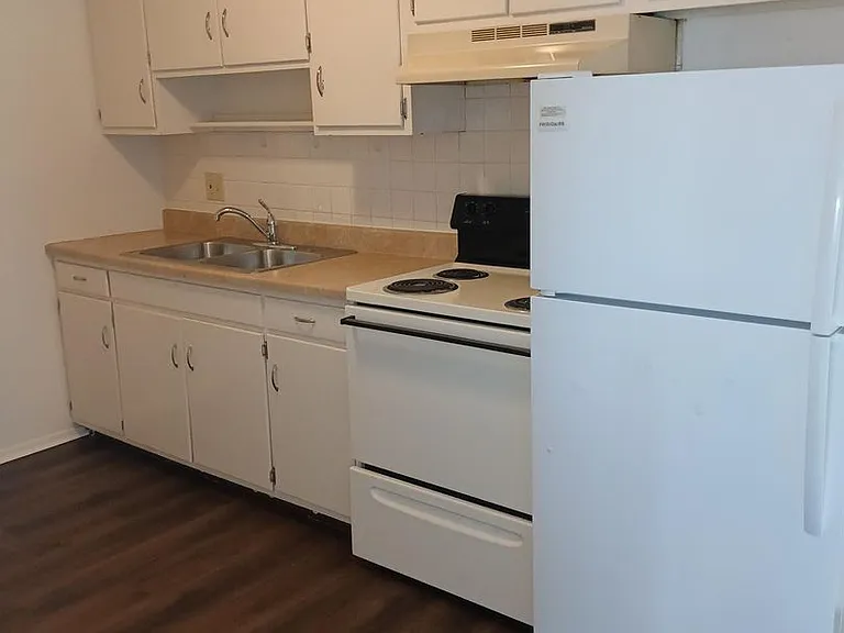 Yorktowne Apartments — Photo 13