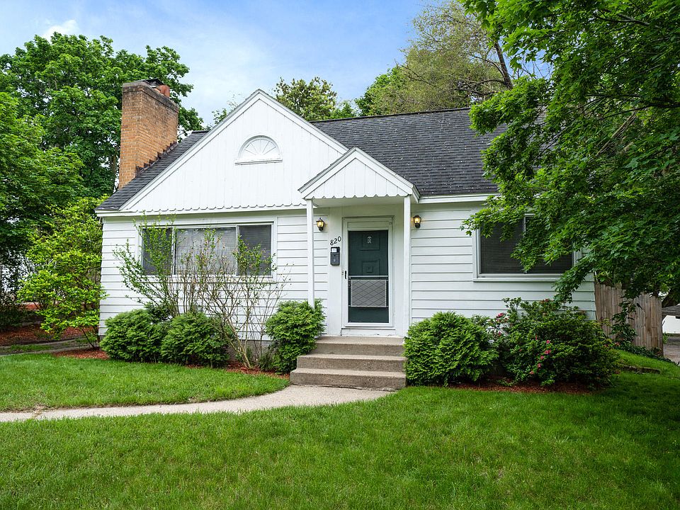 1st image of 820 Everglade Dr SE