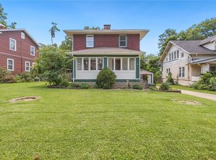 814 10th St, Charleston, IL 61920