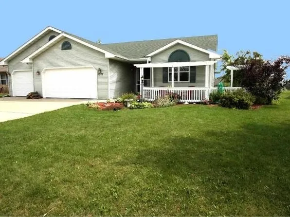 1377 Prairie Rose Dr, Sun Prairie, WI 53590