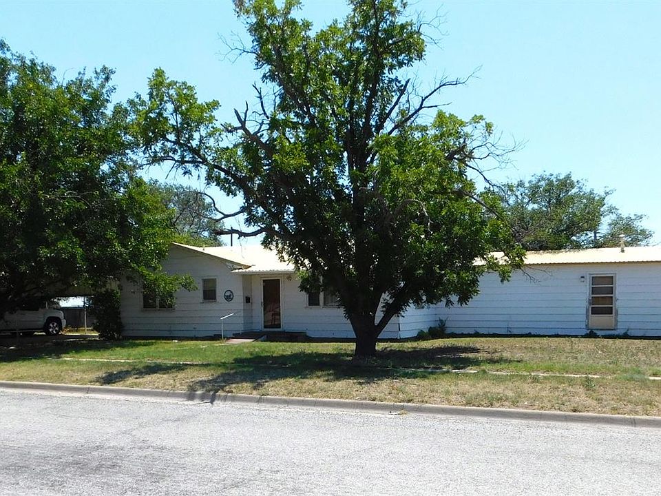 1st image of 906 E Gum Ave