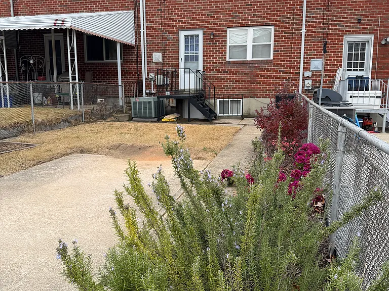 973 Regina Dr — Photo 9