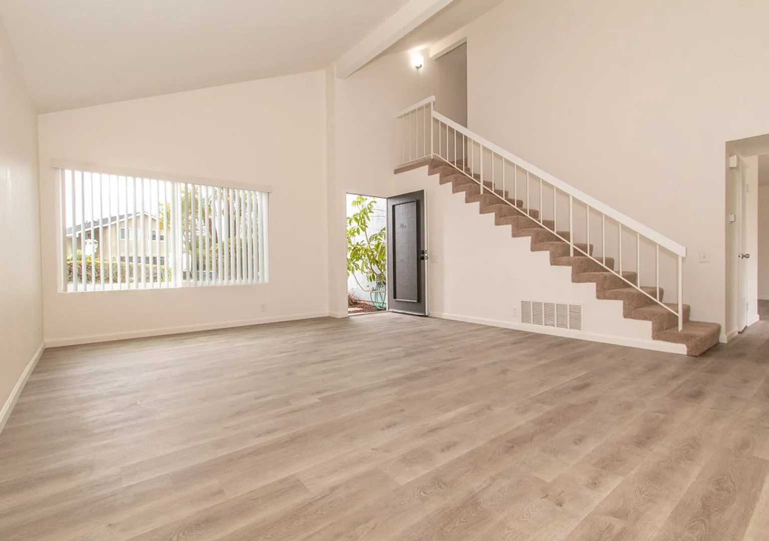 Spacious Two-Story 4 Bedroom/2.5 Bath Cardiff Cul-De-Sac Home Close to the Coast! — Photo 2