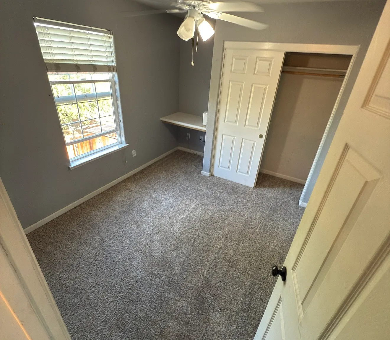 3 bed, 1300 sqft, $1,150 — Photo 1