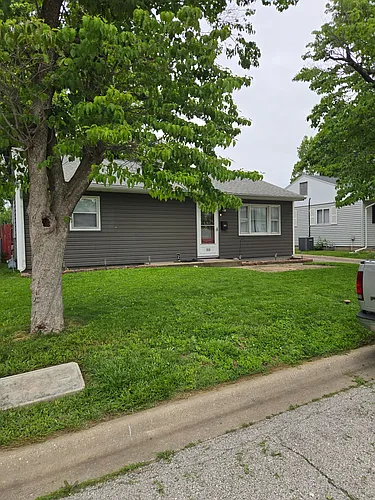 1819 Highland Dr N Photo 1