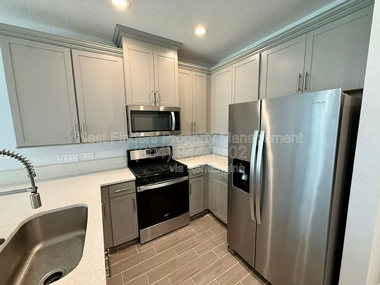 215 Pine Bluff Dr — Photo 5