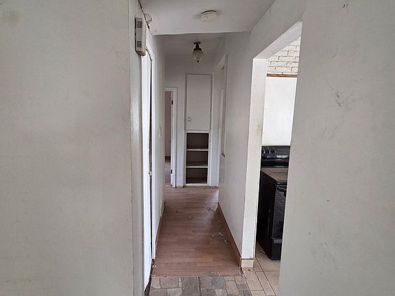 4th image of 2208 E Idaho Ave