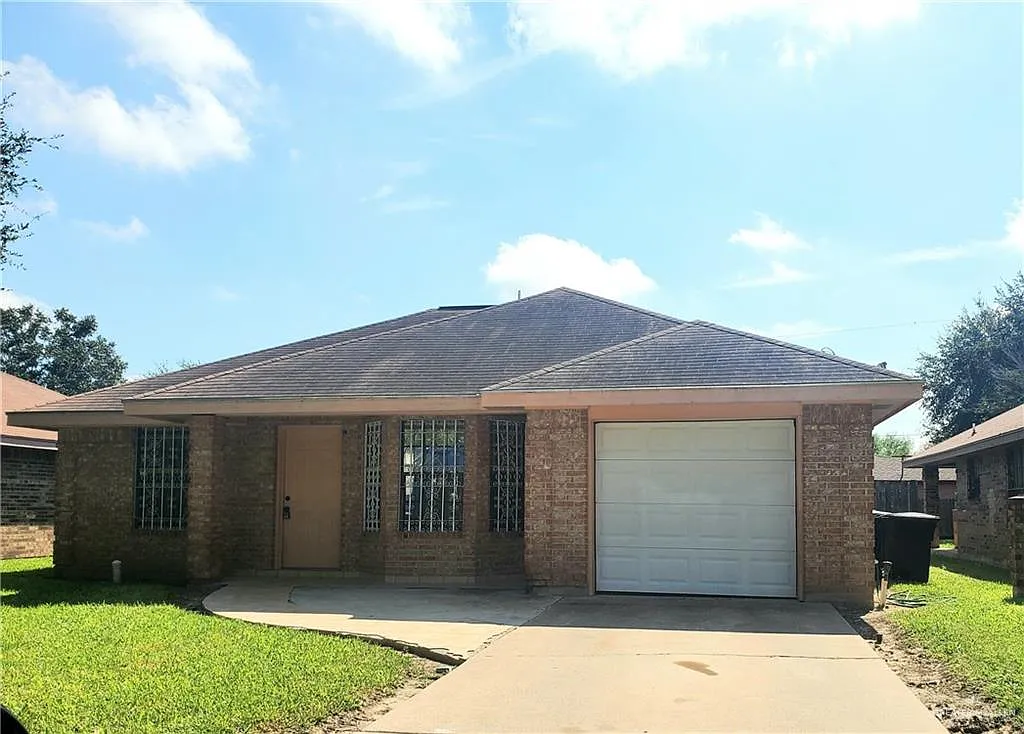 3 bed, 2.0 bath, 1160 sqft, $1,300 — Photo 1