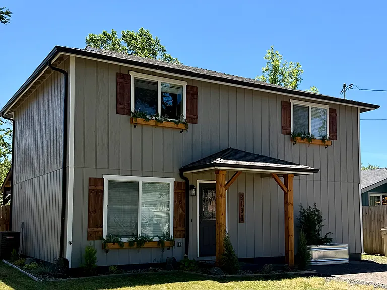 2130 Main St — Photo 1