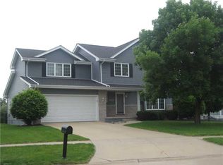 405 Floral Dr NW, Cedar Rapids, IA 52405