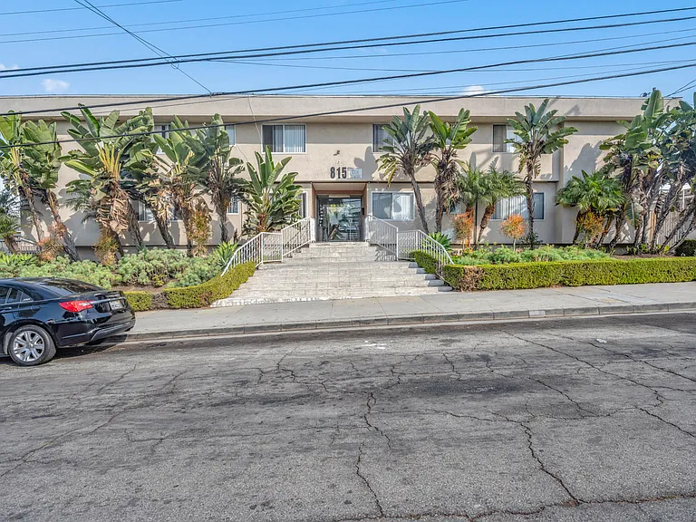 815 Victor Ave — Photo 3