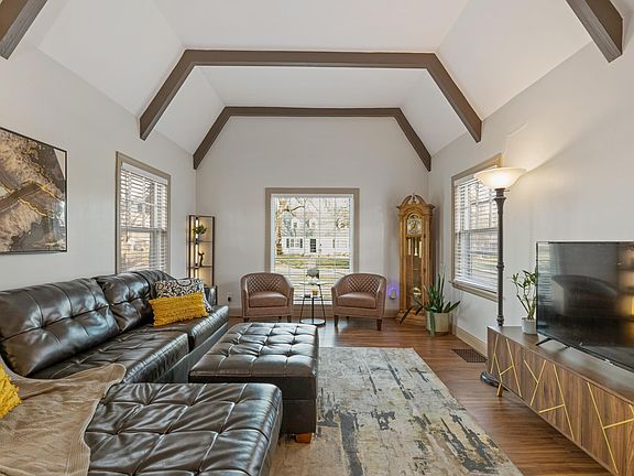 5th image of 153 N Parkwood Ln