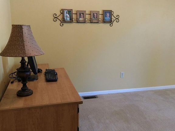5th image of 81 Applewood Dr Unit 81