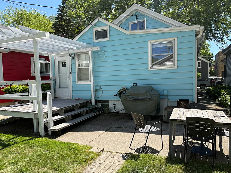 2508 S Superior St — Photo 21