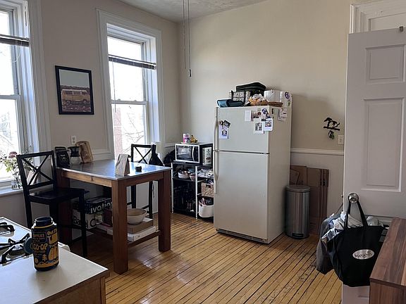 4th image of 2164 N Claremont Ave APT 3R