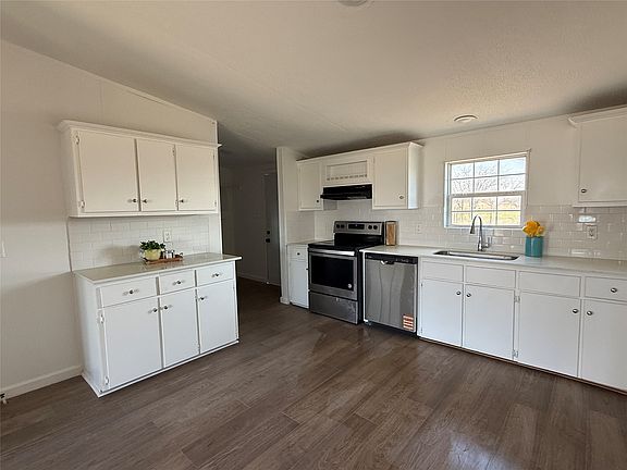 3rd image of 9022 Diamond Ave