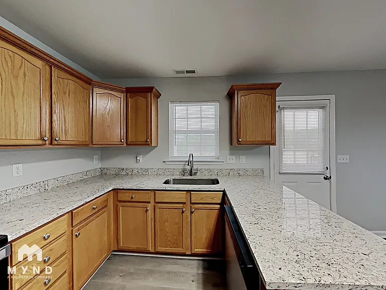 345 E Village Dr — Photo 3