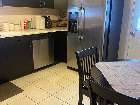 3rd image of 15 Weymouth Ave Floor 2