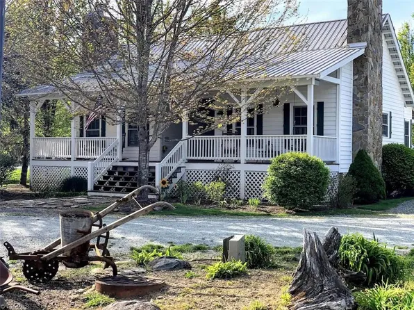 48B Fish Camp Cir, Newland, NC 28657