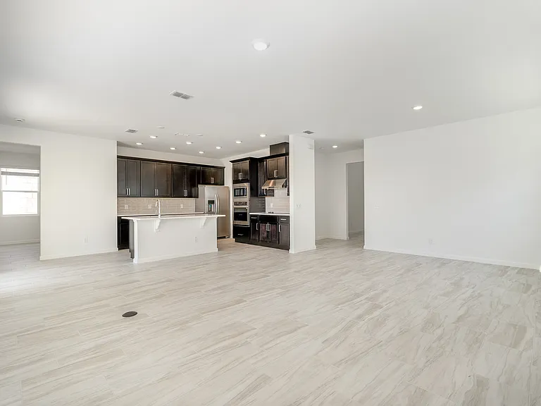 Large open living room 17' x 22'