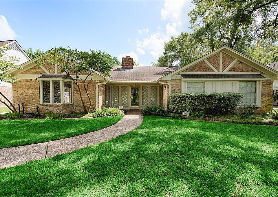 1st image of 4115 Clovernook Ln