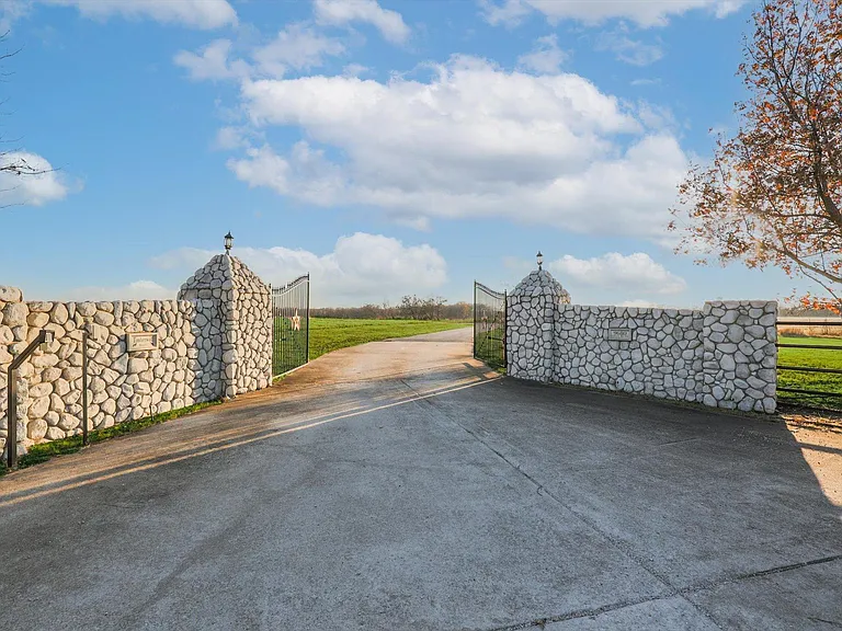 9680 County Road 128 — Photo 44