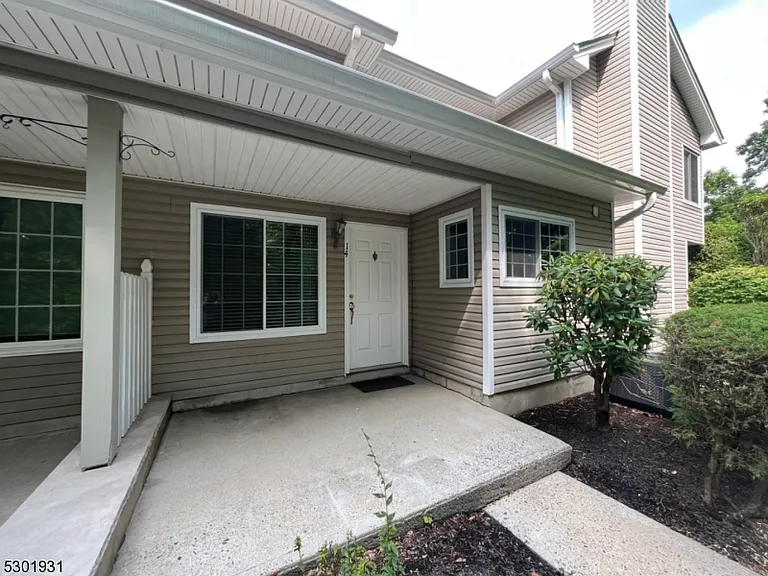 14 Stevens Ct — Photo 2