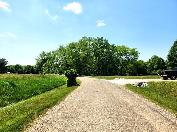 3rd image of 440 Coldspring Dr
