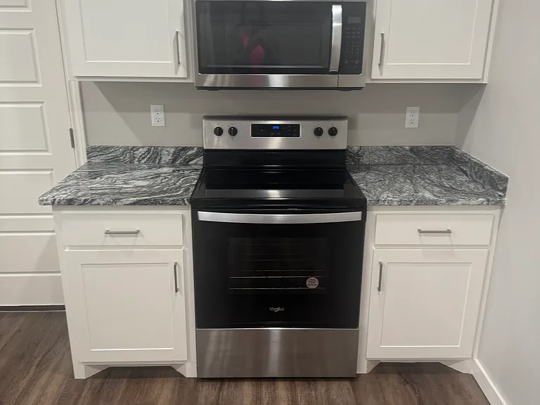 KITCHEN STAINLESS STEEL APPLIANCES