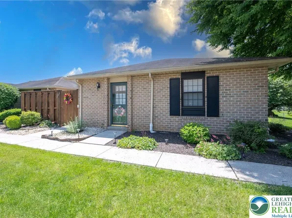 2765 Rolling Green Pl, Macungie, PA 18062