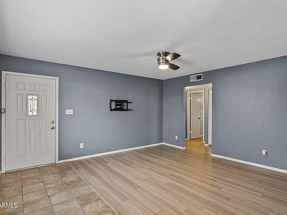 3rd image of 1348 E Palmdale Drive