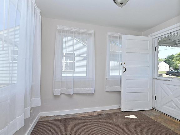 3rd image of 16844 Sayre Ave