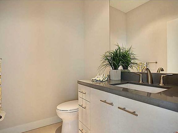 4th image of 812 NE 7th Street #A