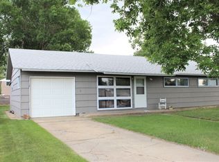 211 2nd St, Glendive, MT 59330